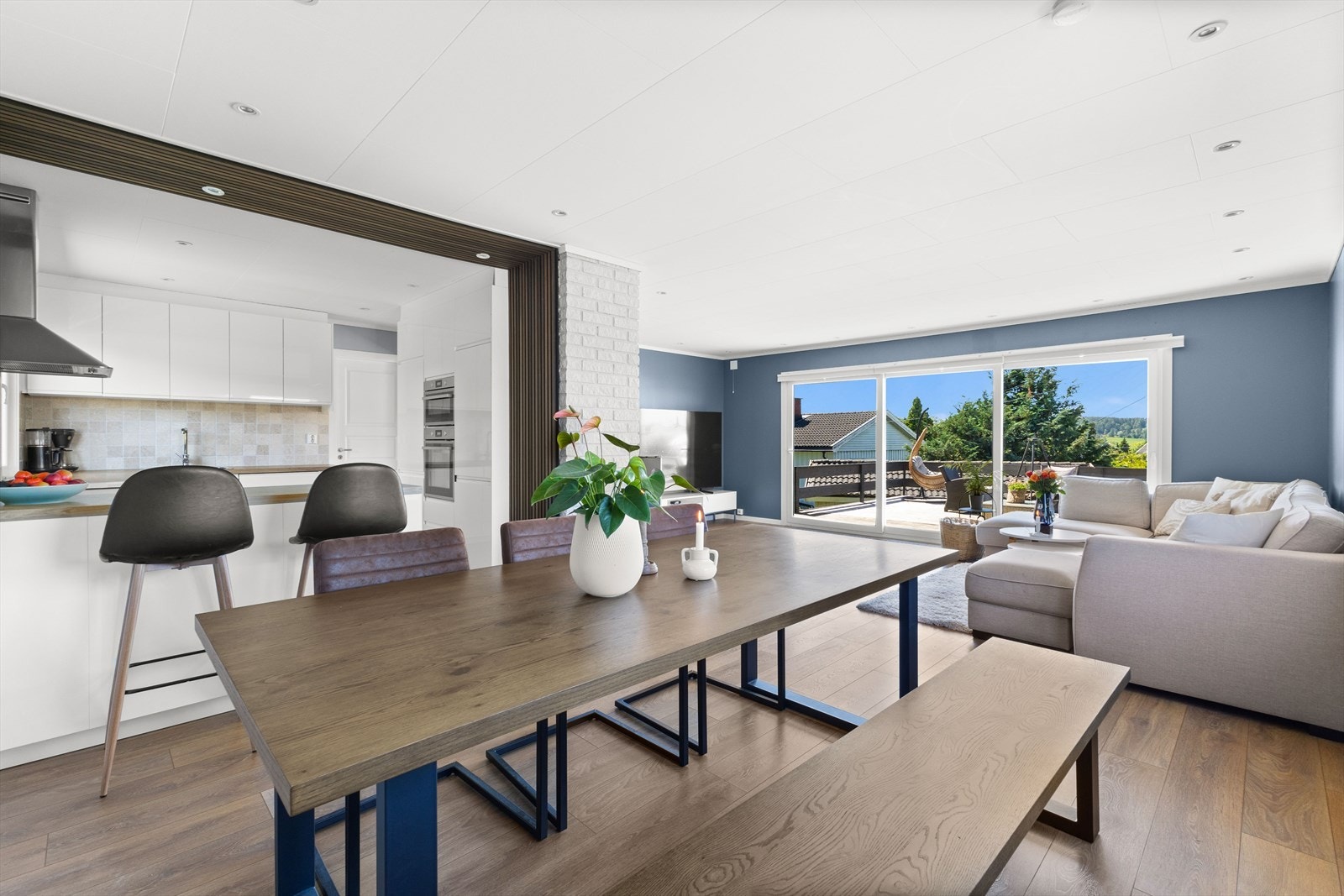 I tilknytning til kjøkkenet, kan spisestuen enkelt plasseres. Her kan gode måltider og hyggelig selskap nytes. Galleribilde