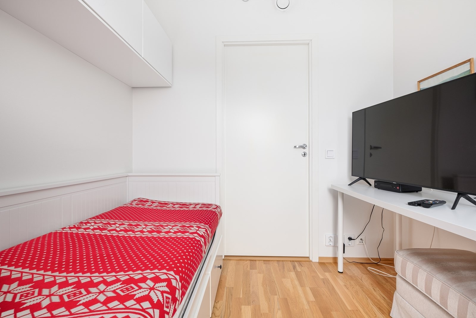 Soverom 2 med plass for skrivebord om ønskelig. Galleribilde