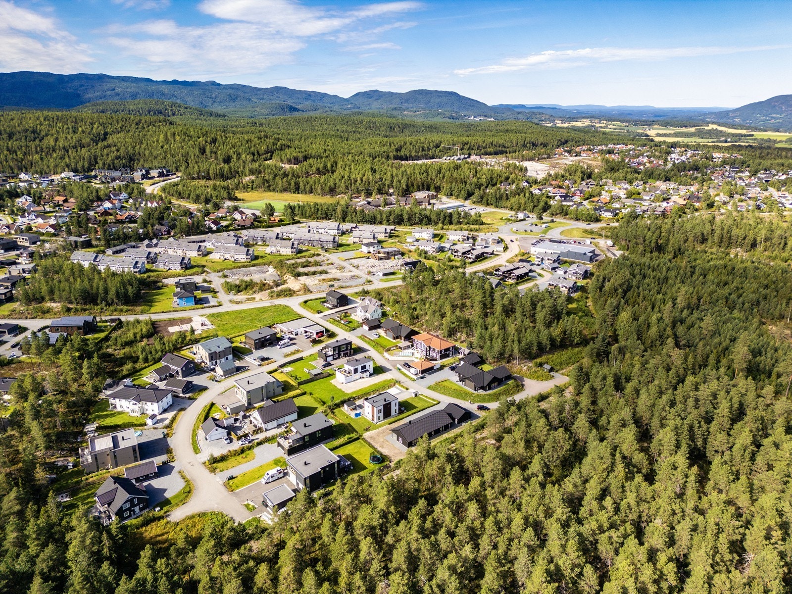 Ormåsen har unike trenings- og rekreasjonsmuligheter utendørs - sommer og vinter. Her finnes det muligheter for deg som vil sykle, løpe, trille vogn, bade, fiske, gå på ski, oppleve natur og friluft. Galleribilde