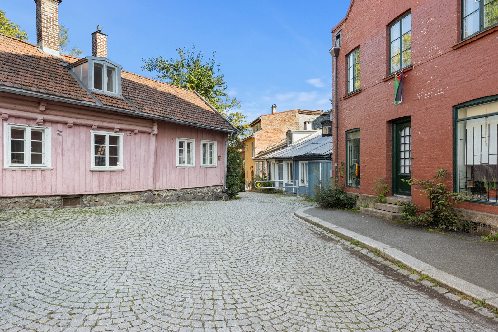 Beliggenheten er i tillegg svært sentralt med gangavstand til alt du trenger i hverdagen. Galleribilde