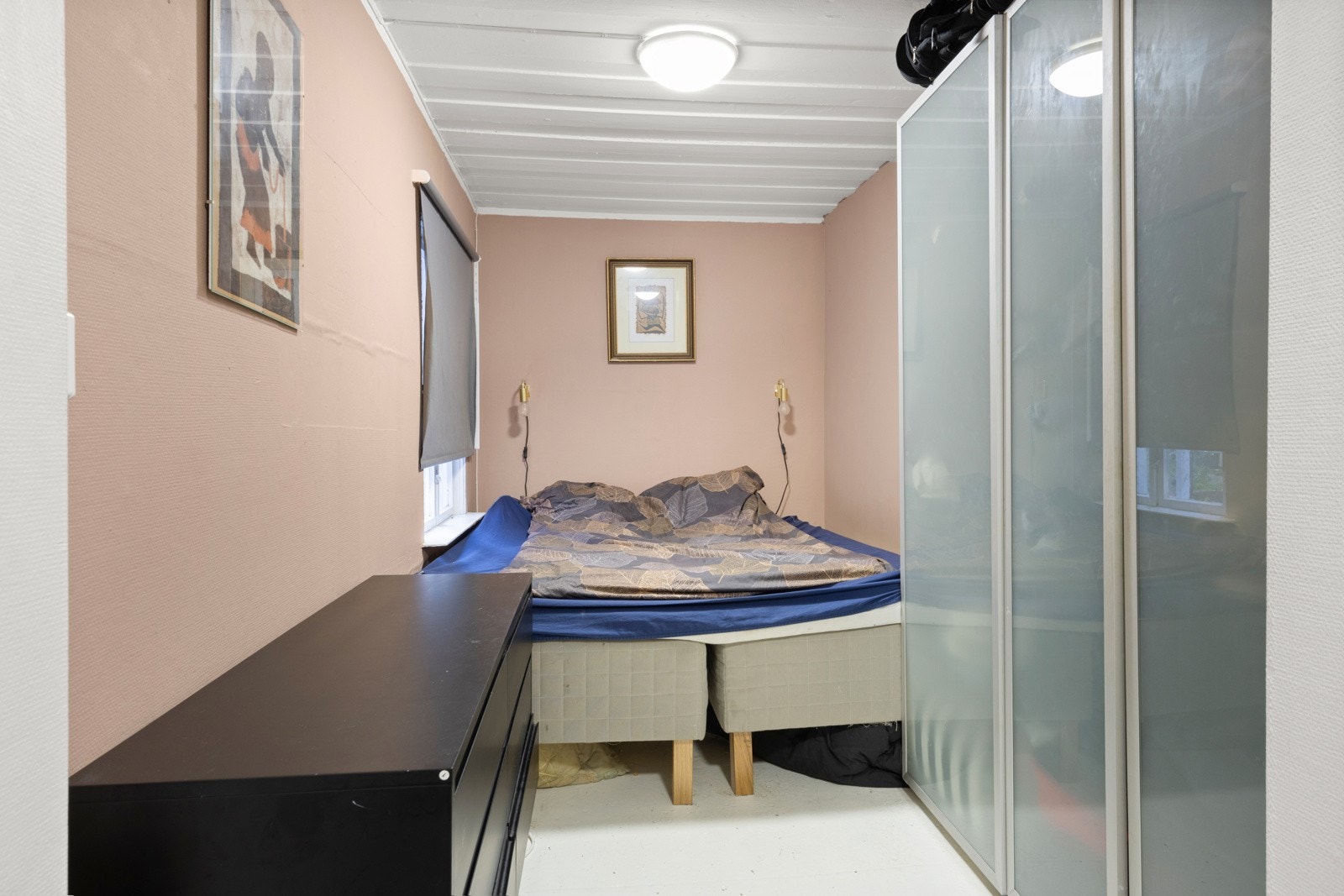 Gangen er innredet som et soverom. Galleribilde