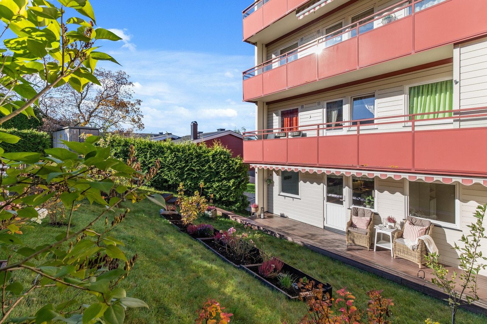 Velkommen til visning av stor 6-roms terrasseleilighet i Jerikoveien 23 A. Dette er den største leilighetstypen i borettslaget og en unik anledning, da de sjelden er for salg. Galleribilde