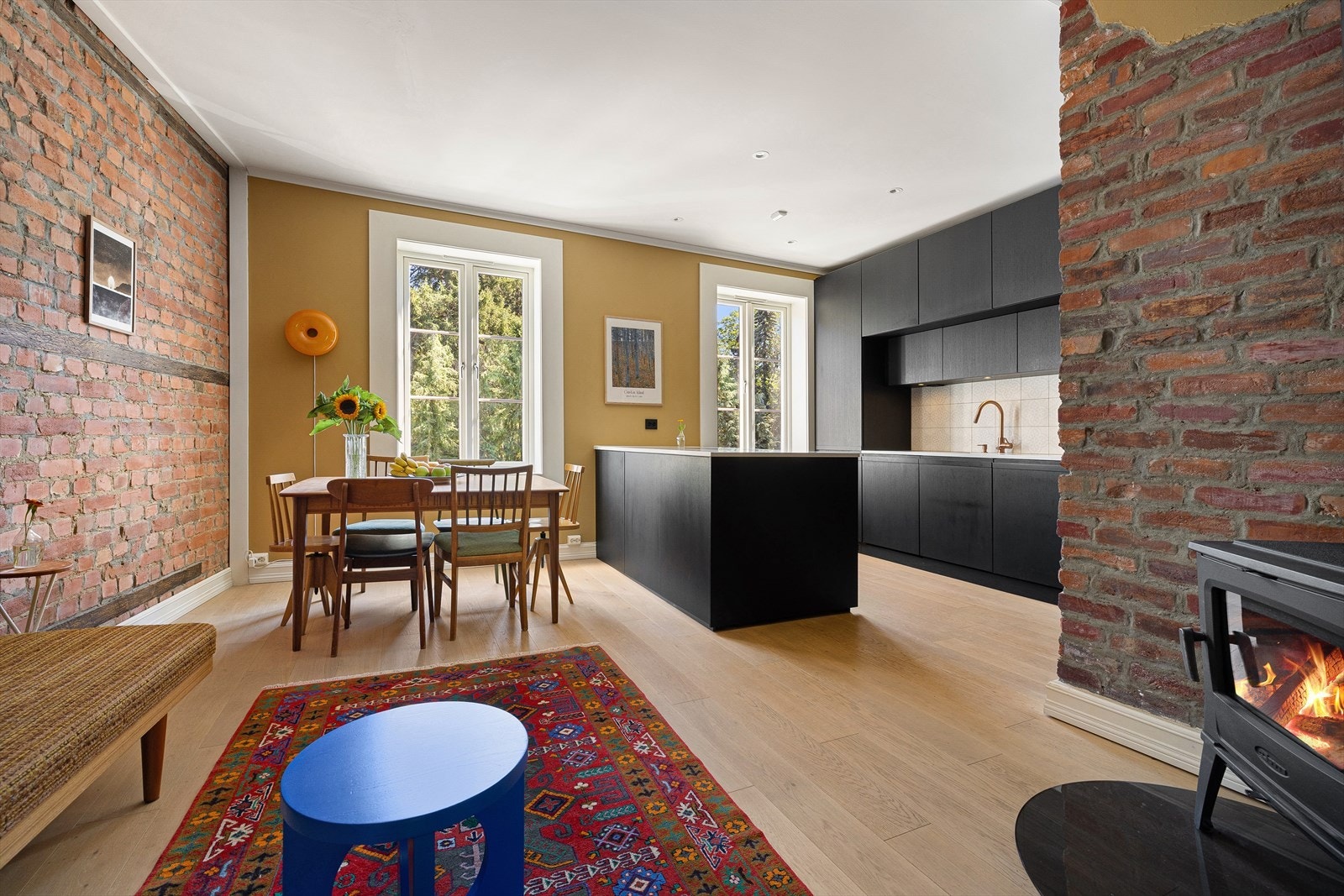 Leiligheten ligger i 4. etasje og inneholder stue kjøkken/spisestue, soverom, bad og entré Galleribilde