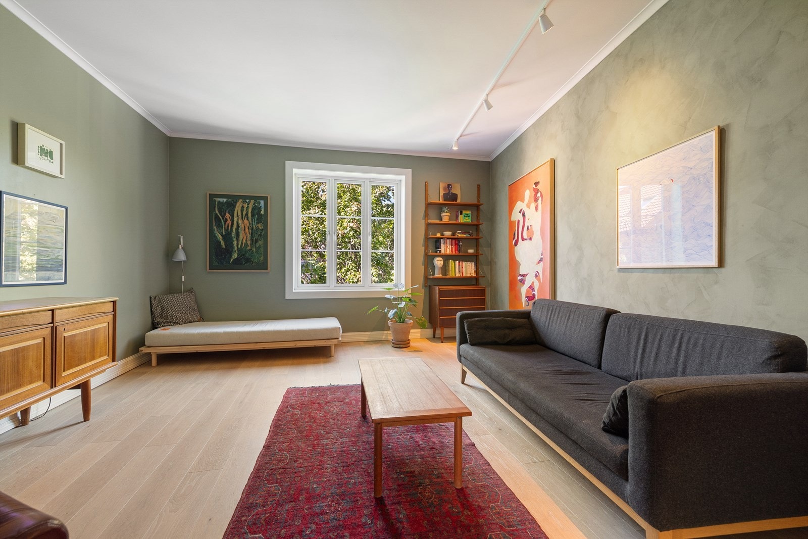 En lekker og gjennomgående 3-roms med attraktiv beliggenhet i Gråbeinskvartalet Galleribilde