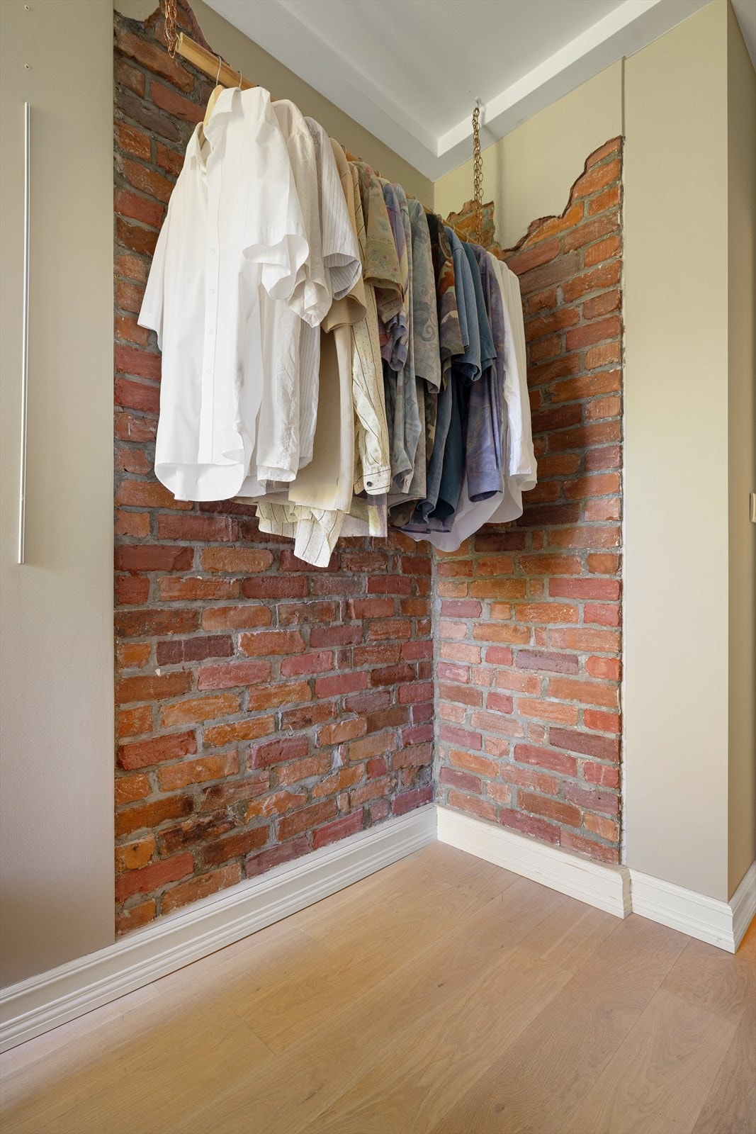 Stilig nisje for klesoppheng Galleribilde