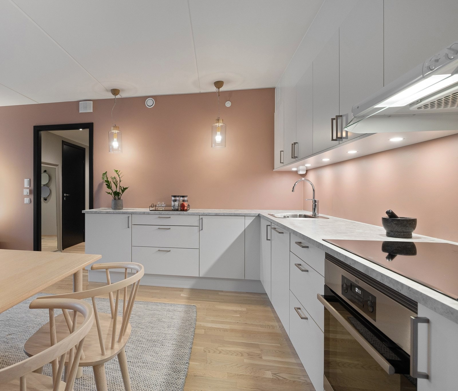 Platetoppen er stor ca 80 cm AEG Galleribilde