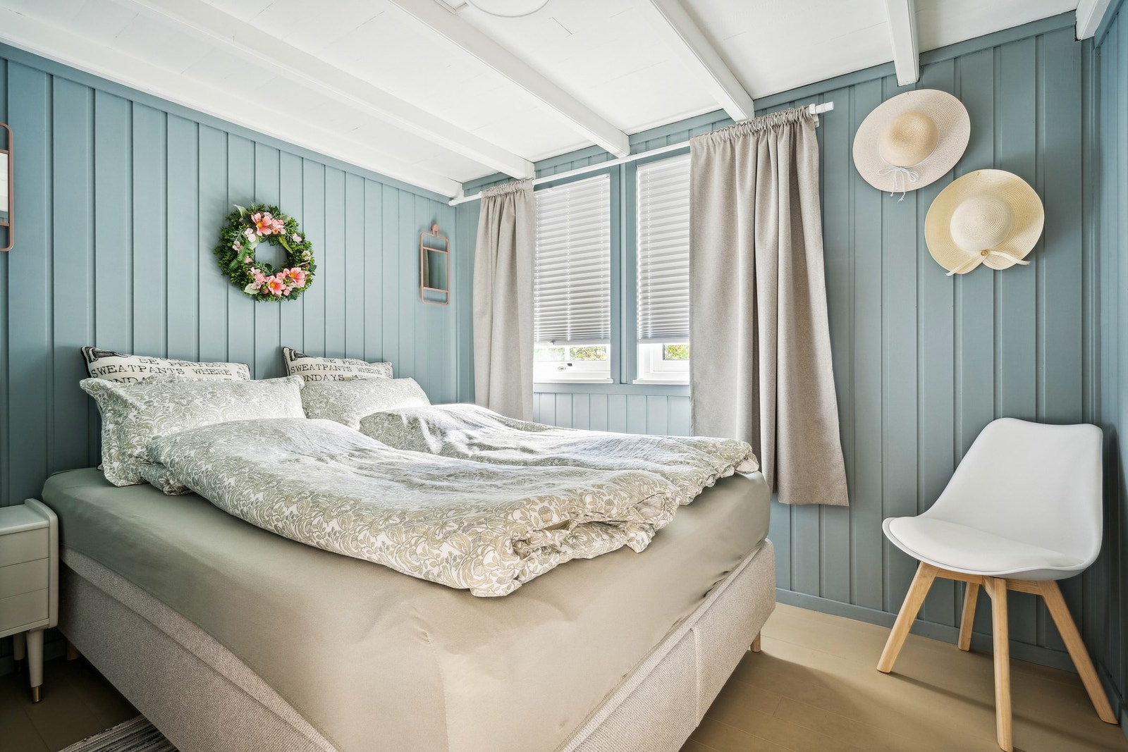 Hovedsoverom med utsikt mot Strandvannet. Galleribilde