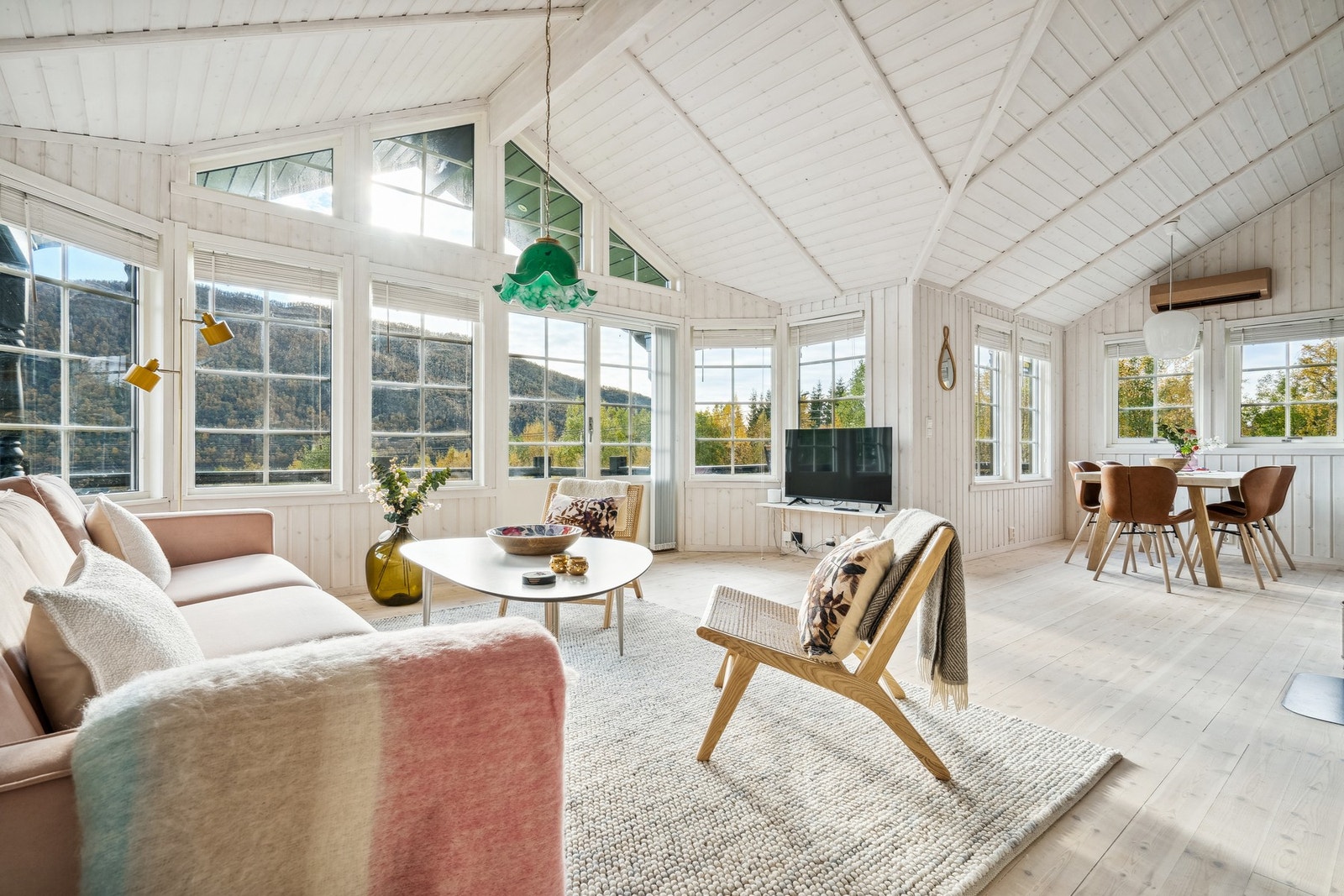 Hele hytta fremstår tiltalende og klar til bruk fra første dag. Galleribilde