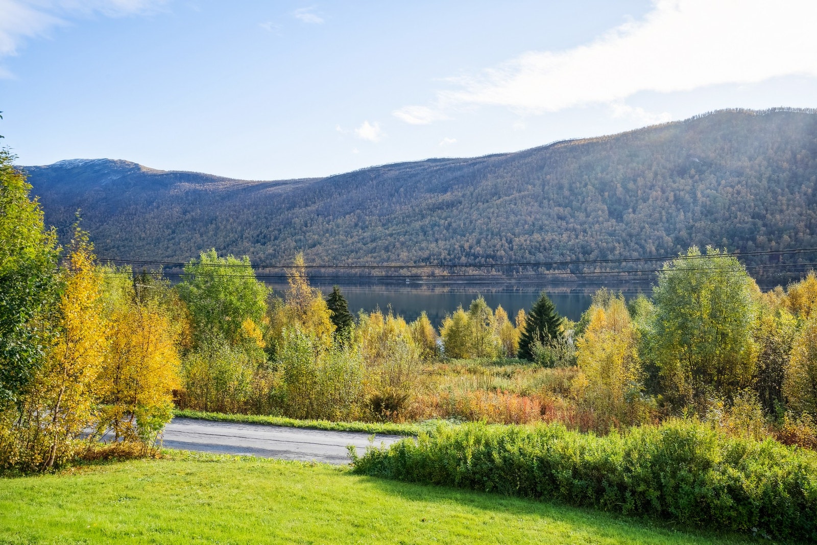 Utsikt fra hytta og uteplassen. Galleribilde
