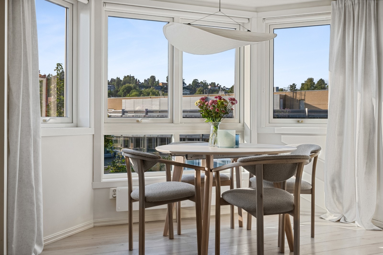 Hyggelig område for spisebord Galleribilde