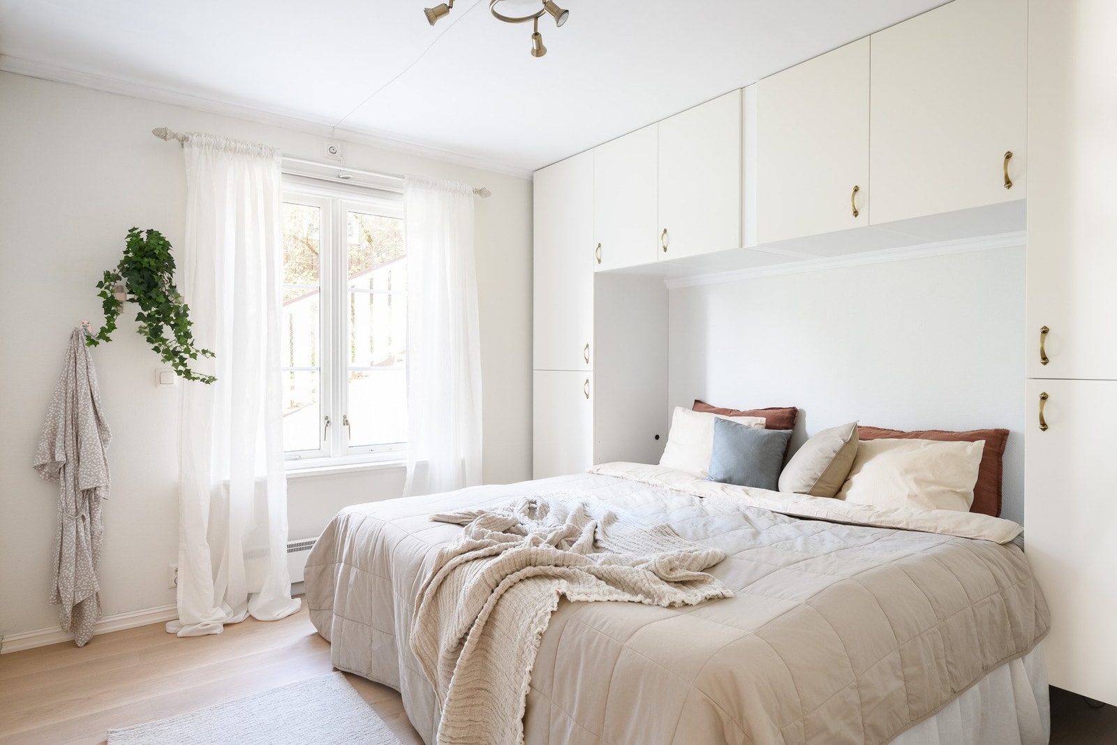 Leiligheten har to gode soverom - begge med store, nordvestvendte vinduer. Galleribilde