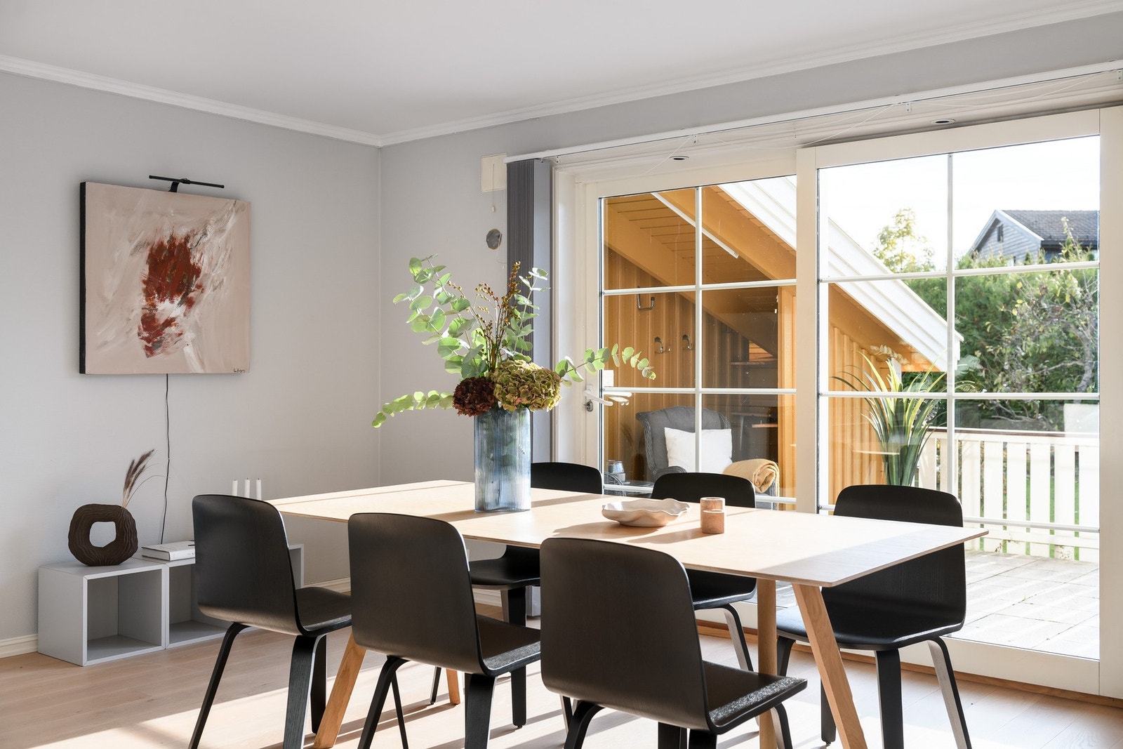 Her ligger alt til rette for å samle familie og venner til hyggelige måltider. Galleribilde