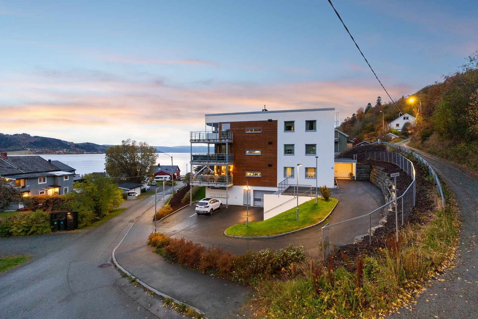 Aktiv Eiendomsmegling v/ Marius Kvalvik har gleden av å presentere Sandstuvegen 16. Galleribilde