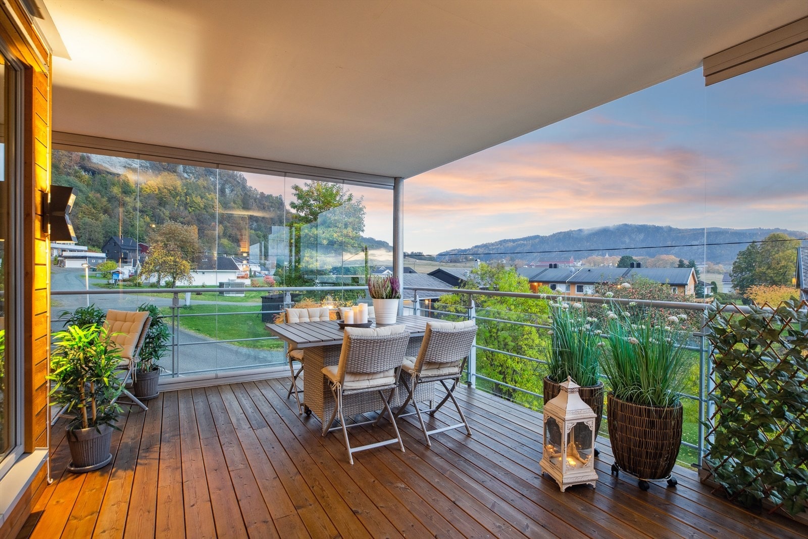 I 2021 ble det montert innglassing på balkongen, slik at den kan benyttes større deler av året og uansett vær. Galleribilde