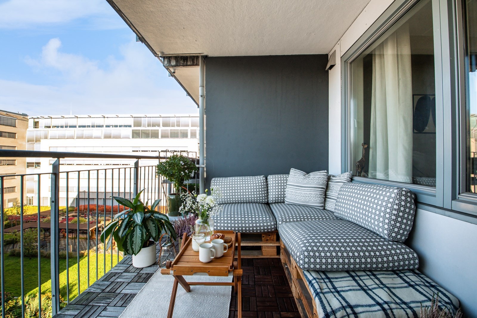 Leiligheten ga oss både
gangavstand og gode kollektivmuligheter til jobb,
studier, trening og et levende byliv, noe vi har
verdsatt høyt. - sitat selger Galleribilde