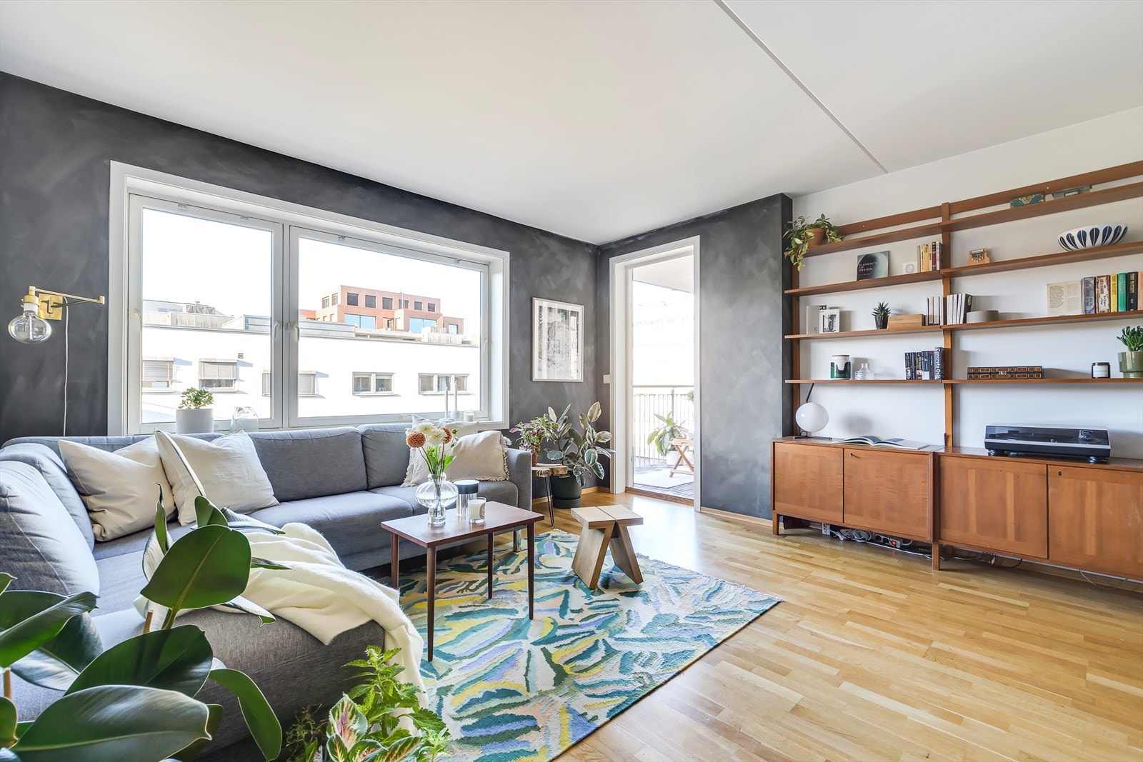 Beliggenheten mot den indre gården gir ekstra fred og ro, samtidig som du har enkel tilgang til alt byen har å by på. Galleribilde