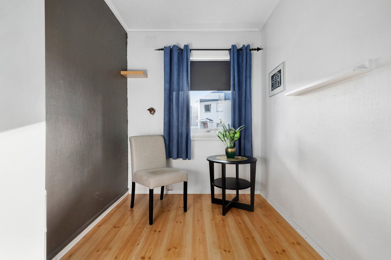 Soverom III malt i tidsriktige farger. Galleribilde