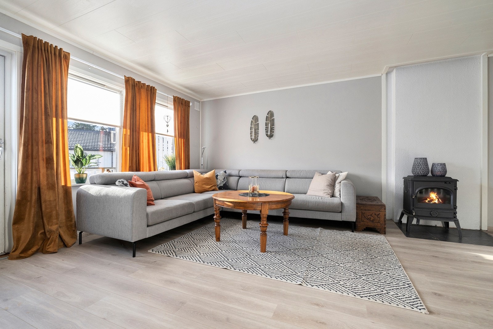 Gode møbleringsmuligheter i en romslig og koselig stue. Galleribilde