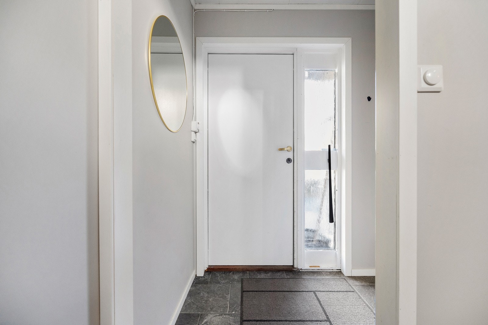 Velkommen inn i den lyse og innbydende gangen. Galleribilde