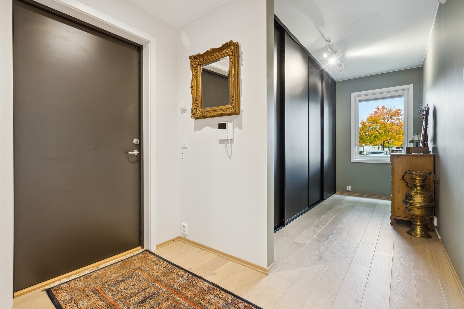 Entrè og garderobe Galleribilde