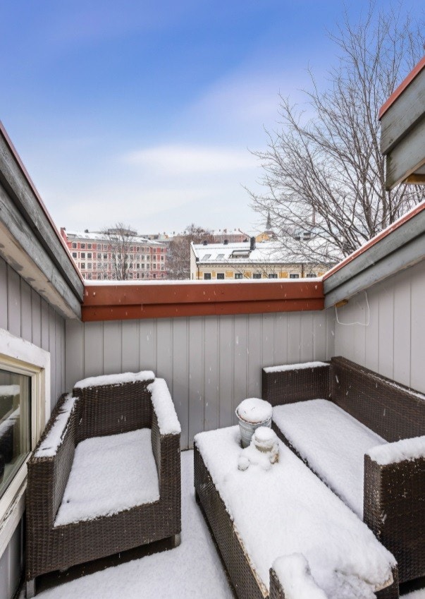 Fra stuen er det utgang til balkongen. Galleribilde