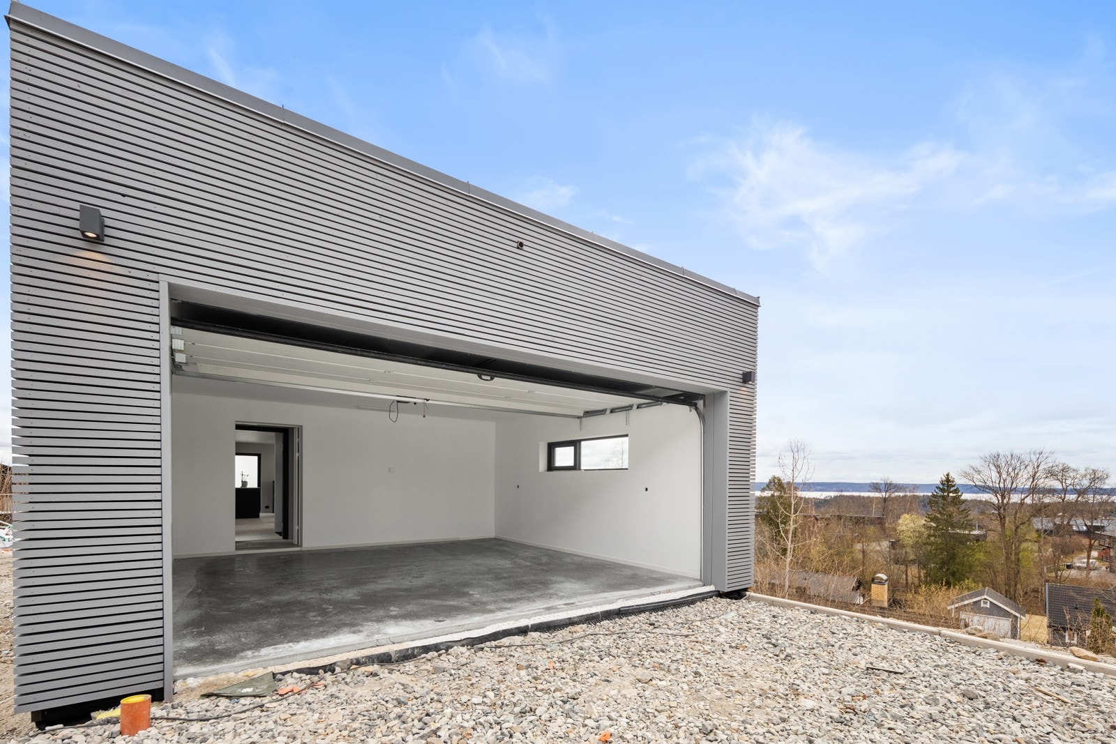 Dobbel garasje med opplegg for tilkobling av el-billader. Galleribilde