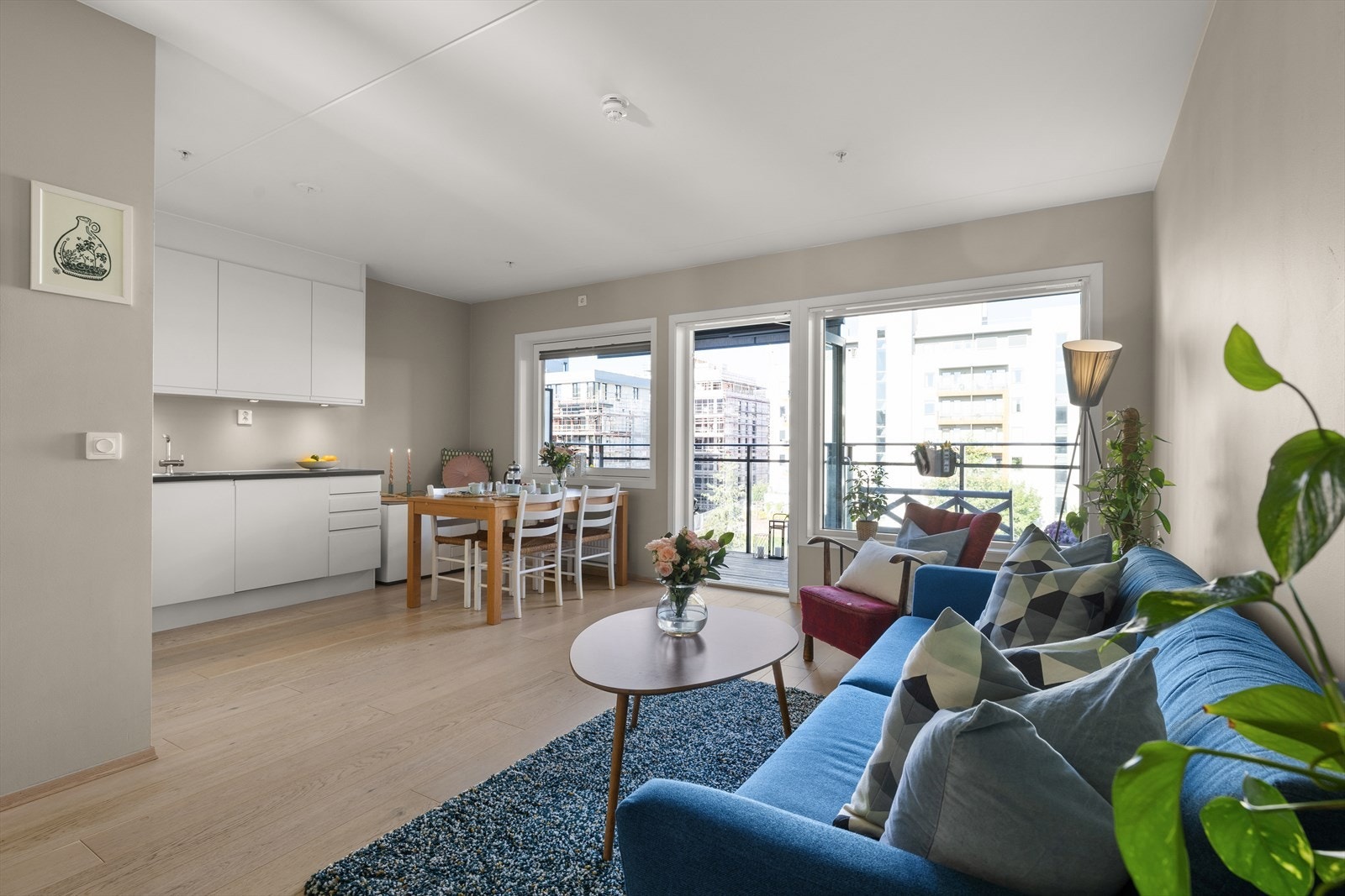 Drømmer dere om en lys og tiltalende leilighet med moderne standard? Da er dette hjemmet for dere! Galleribilde