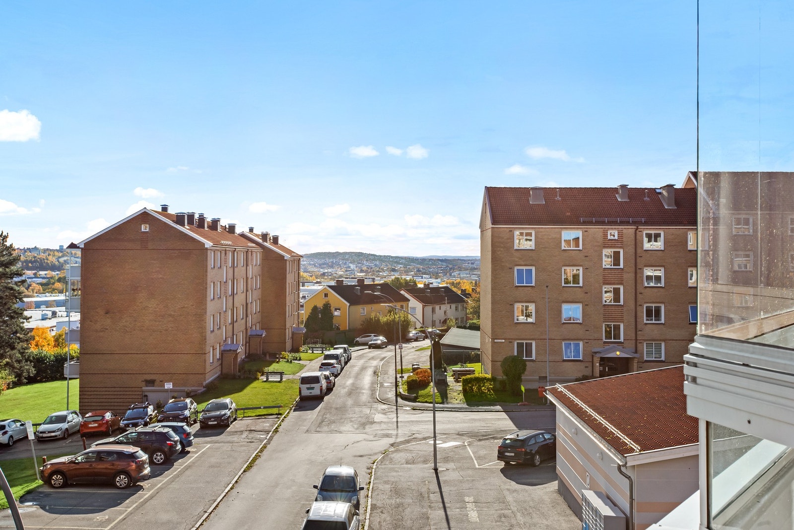 Nyt en nydelig utsikt fra balkongen og stuevinduene. Galleribilde