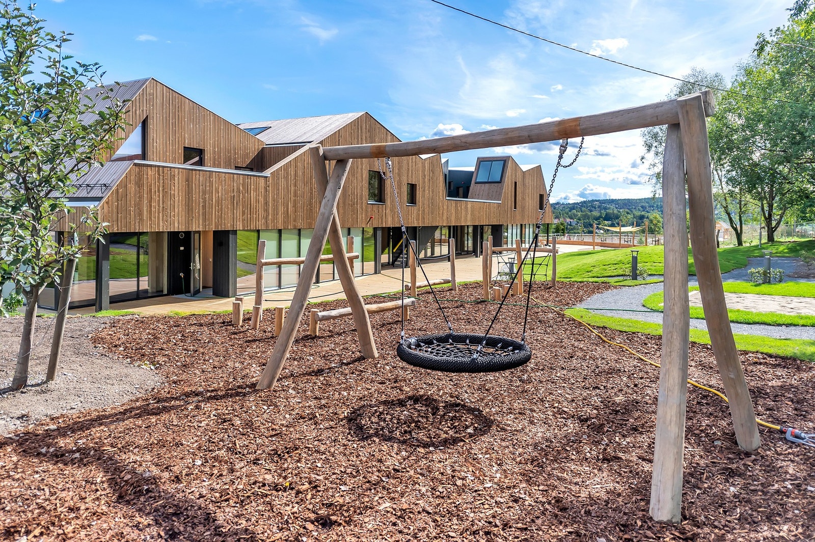 På Kalbakken finnes der skoler og barnehager - i god nærhet til leiligheten. Galleribilde