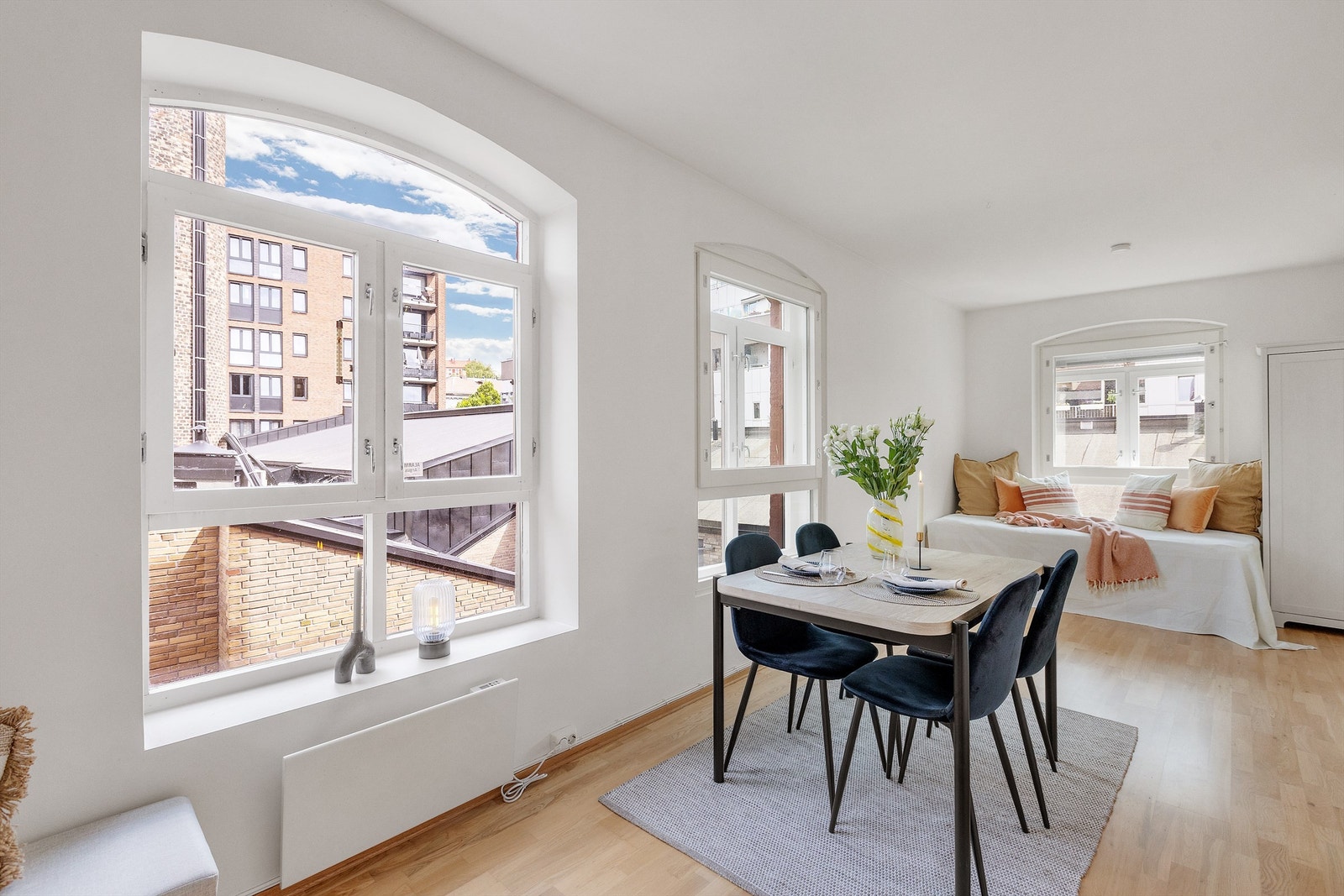 Store og fine vindusflater som gir rikelig med lysinnslipp. Galleribilde