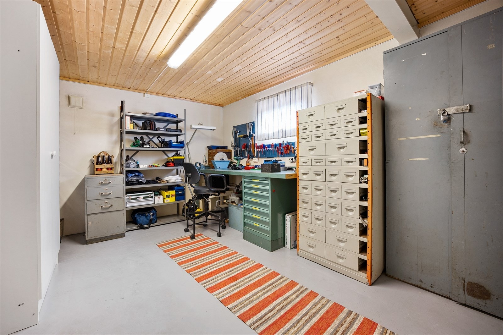 Verkstedrom med god lagringsplass Galleribilde