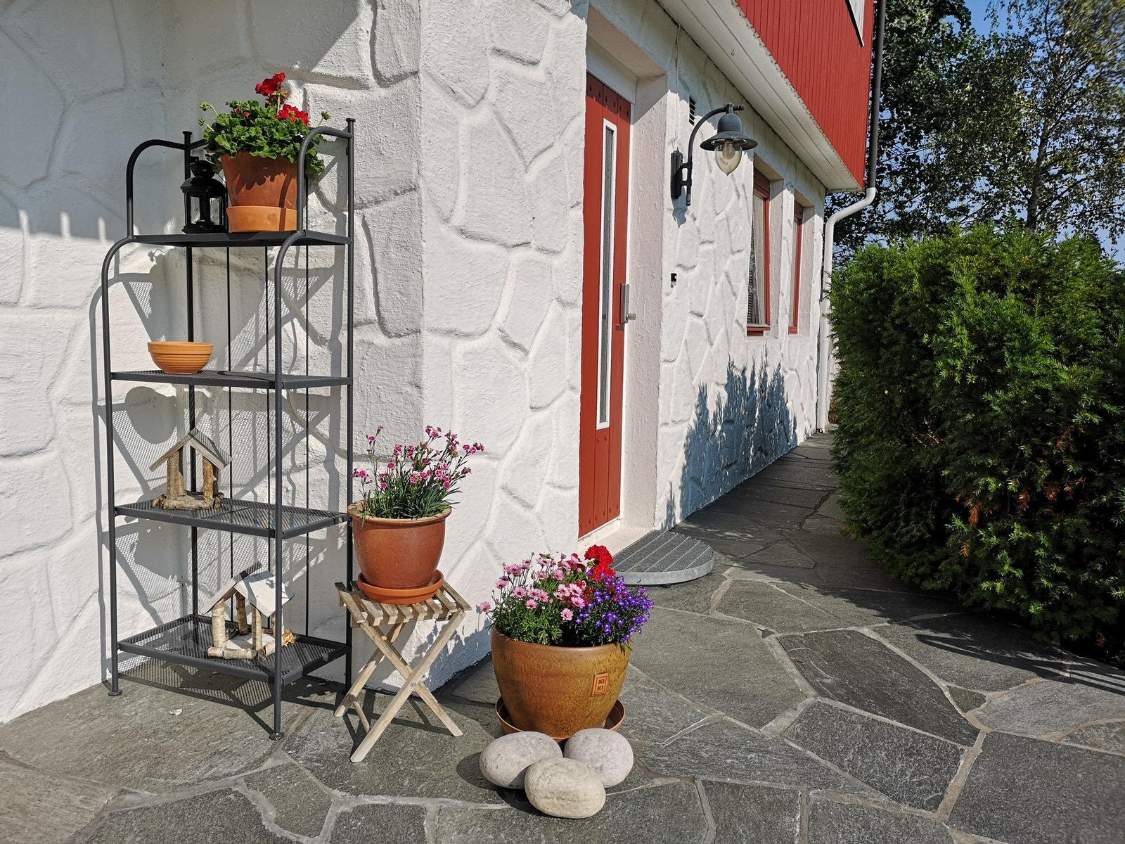 Inngangsparti til godkjent utleiedel. Utleie leilighet med soverom, bod, bad og kjøkken/stue løsning. Galleribilde