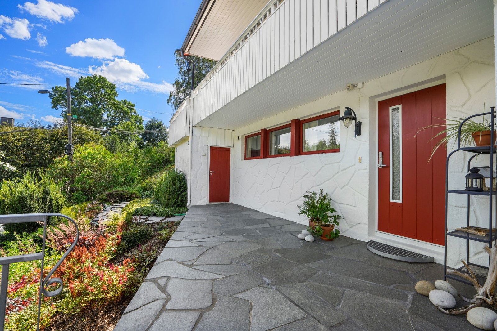 Inngangsparti enebolig. Galleribilde