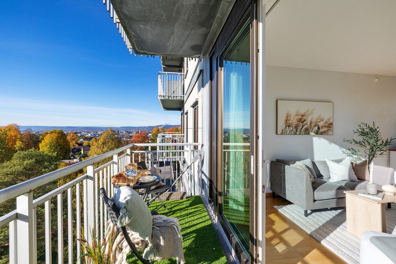 Det er god plass til å innrede med ønsket møblement på balkongen. Galleribilde