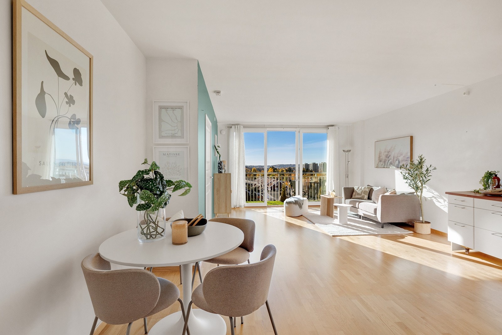 God plass til å innrede med eget spisebord i tilknytning til kjøkkenet. Galleribilde