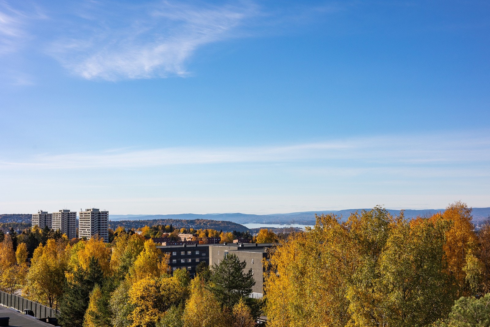 Flott utsikt fra balkongen mot Oslo by. Galleribilde