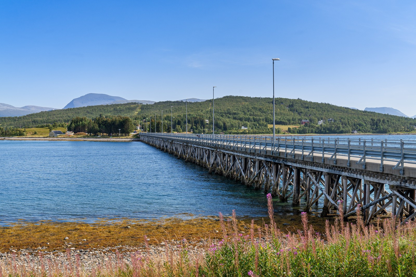 Bru over til Håkøya.