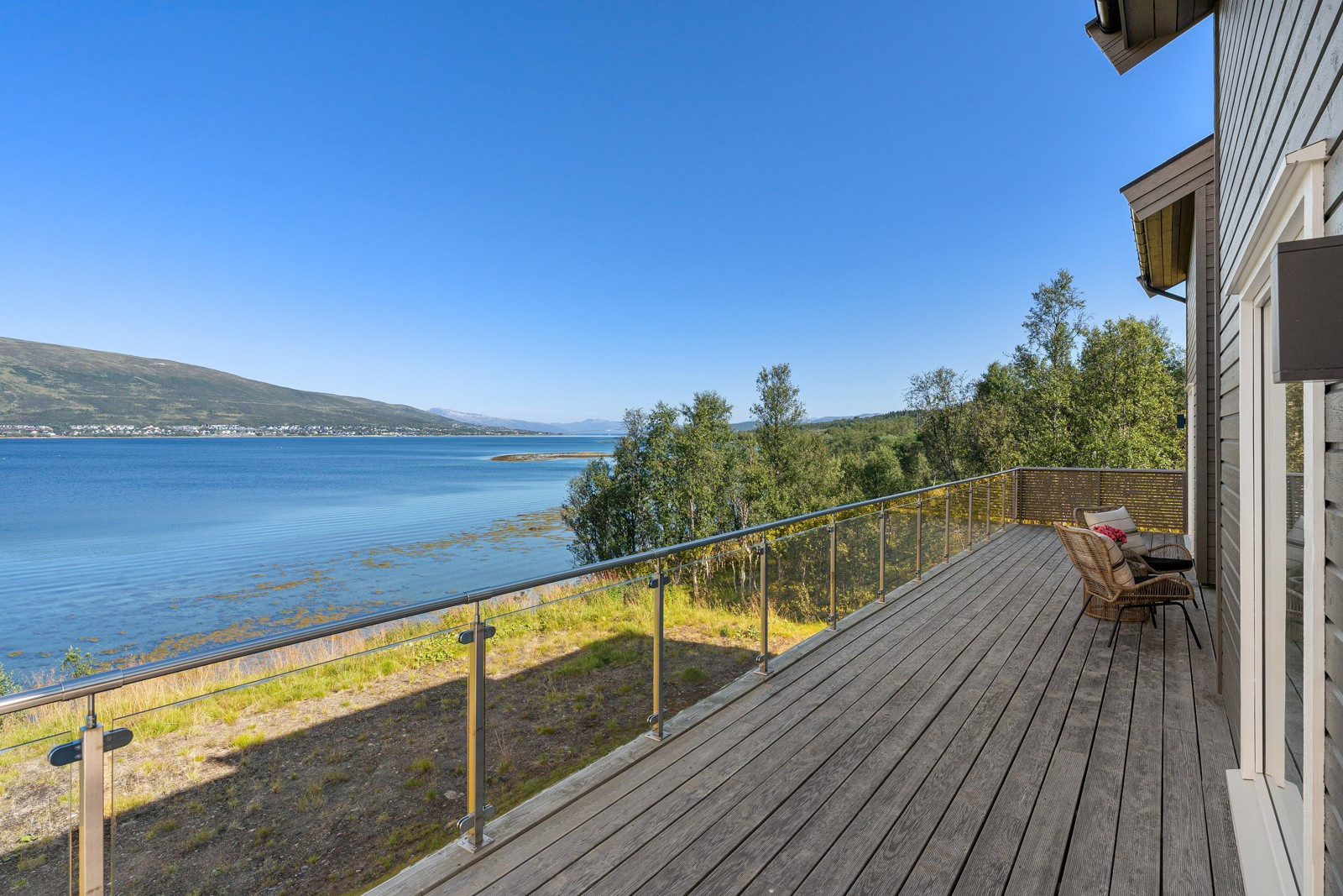 Panoramautsikt fra veranda.