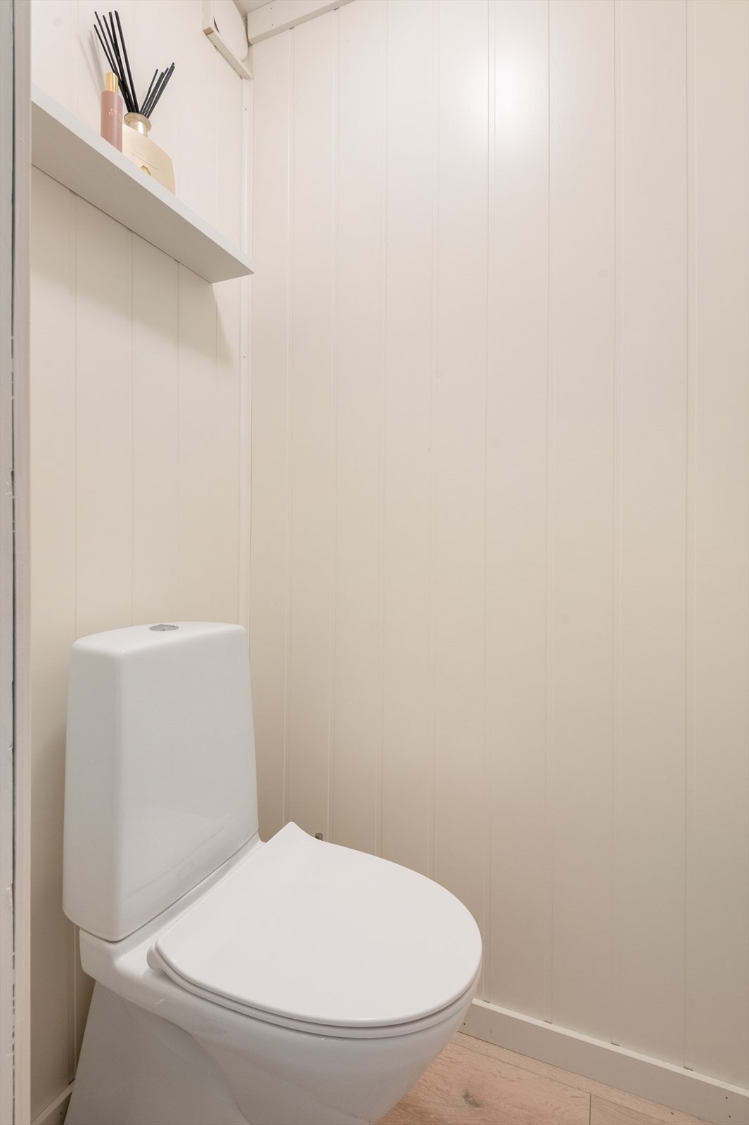 Alltid praktisk med separat toalettrom. Galleribilde