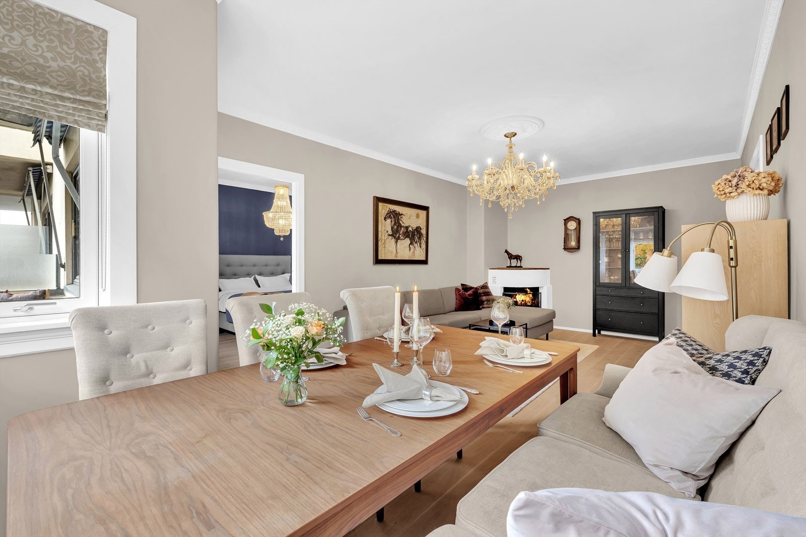 Stuen har flott peis som varmer godt på kalde vinterdager. Galleribilde