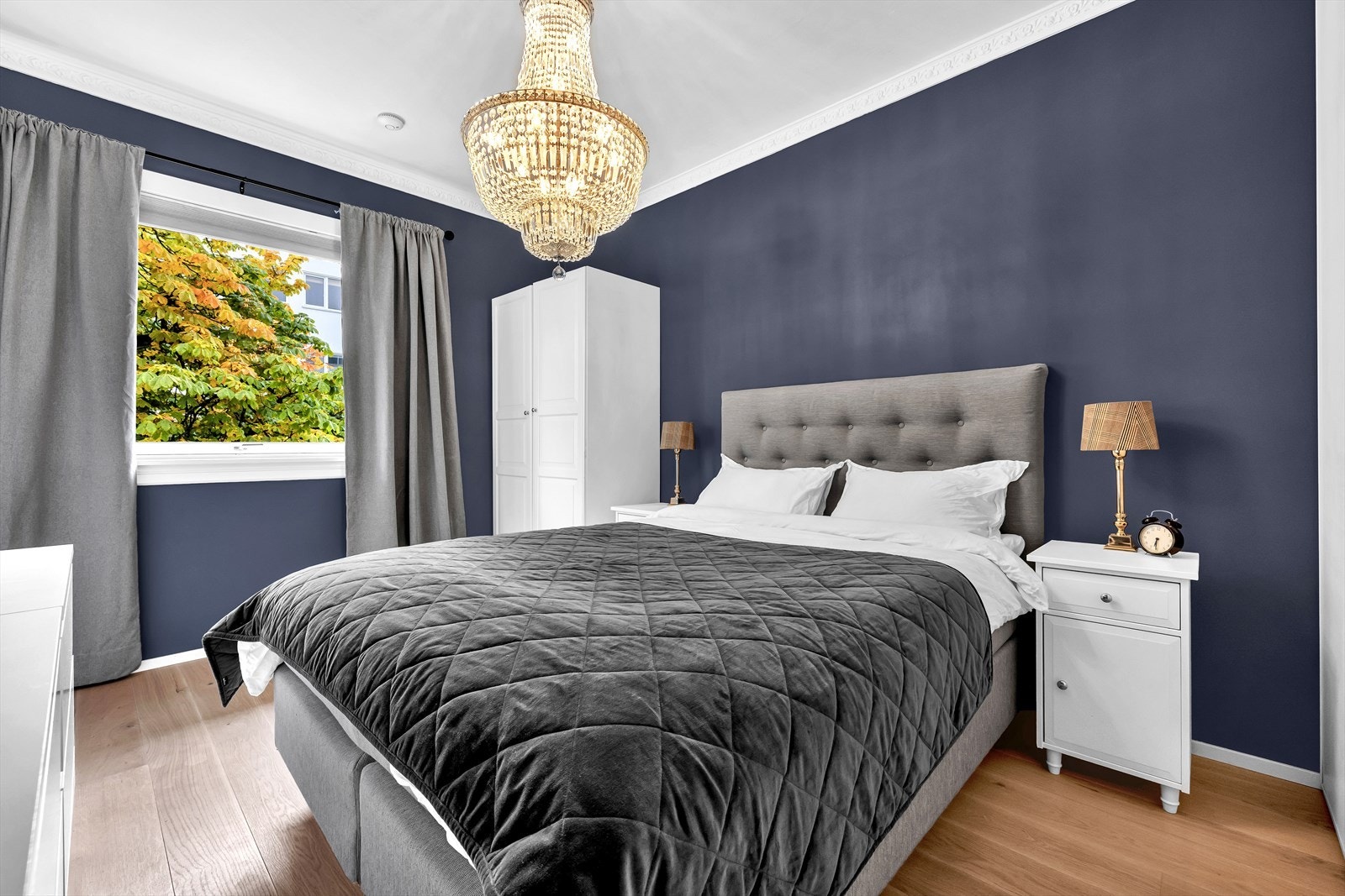 Hovedsoverommet er av god størrelse med svært godt med skapplass. Galleribilde