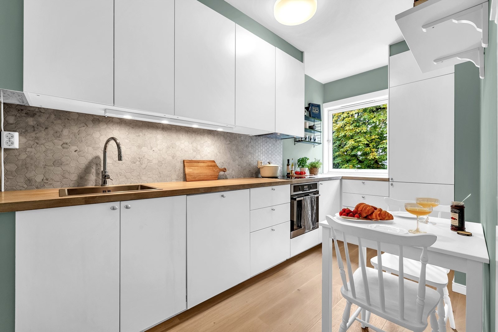 Plass til spisebord på kjøkkenet om det er ønskelig. Galleribilde