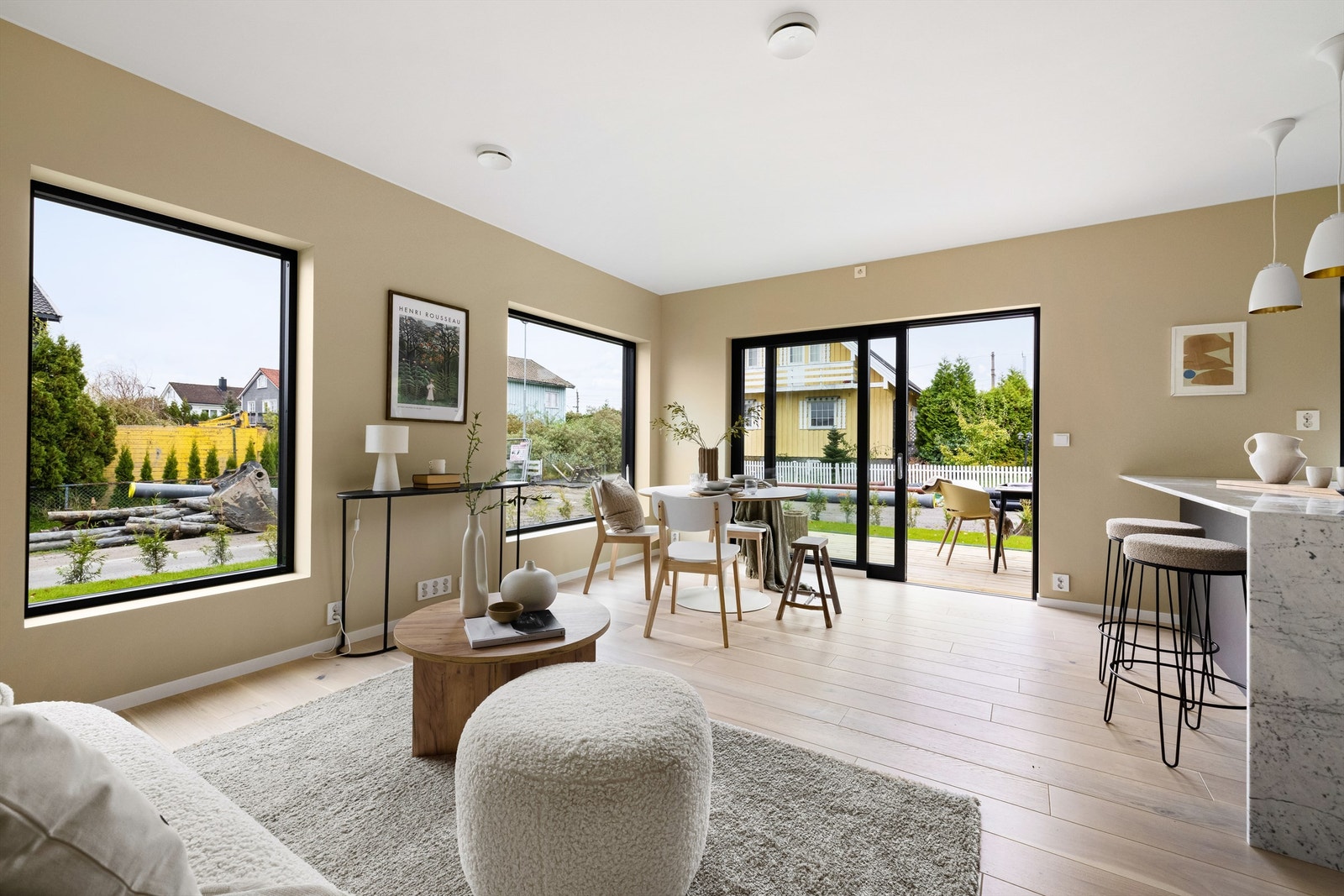 Skyve-/hevedør gir enkel tilgang til uterommet på terrassen. Galleribilde