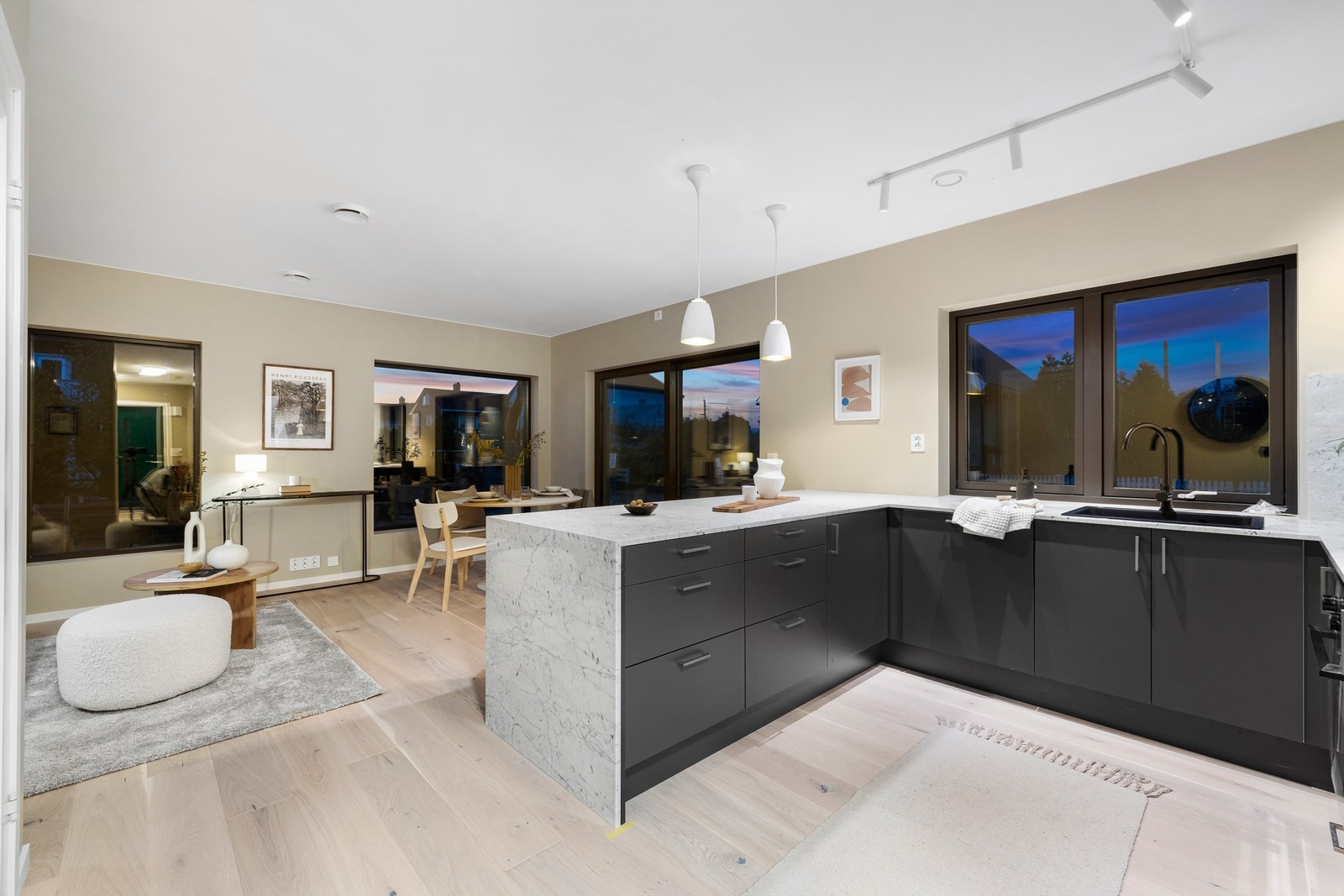 Spotter besørger godt arbeidslys til kjøkkenets arbeidsflater. Galleribilde