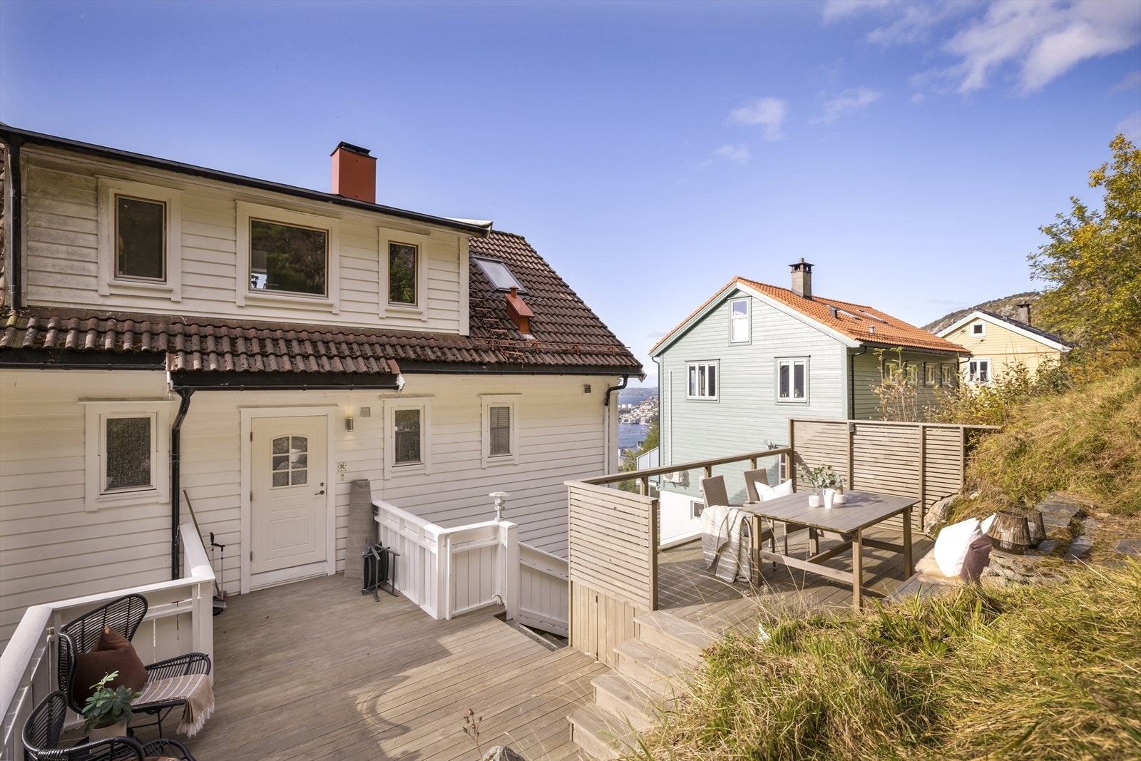 Like utenfor boligen disponerer leiligheten en stor og flott uteplass! Galleribilde