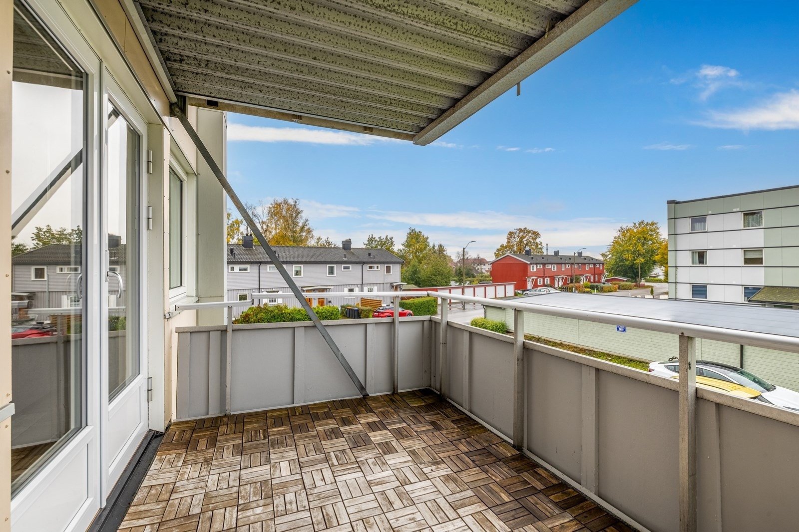 Flott, vestvendt uteplass, usjenert i 2.etg. Galleribilde