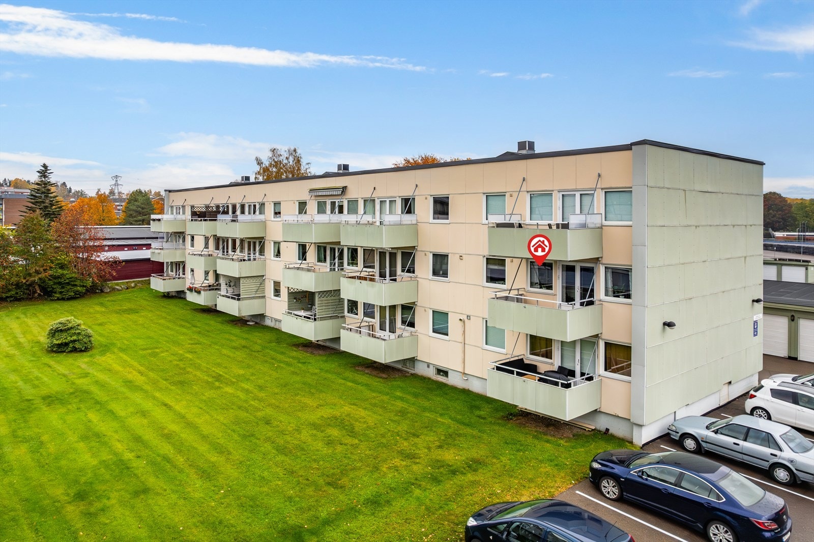 Velkommen til Stafettveien 3A. En meget pen og oppgradert leilighet hvor man kan flytte rett inn. Galleribilde