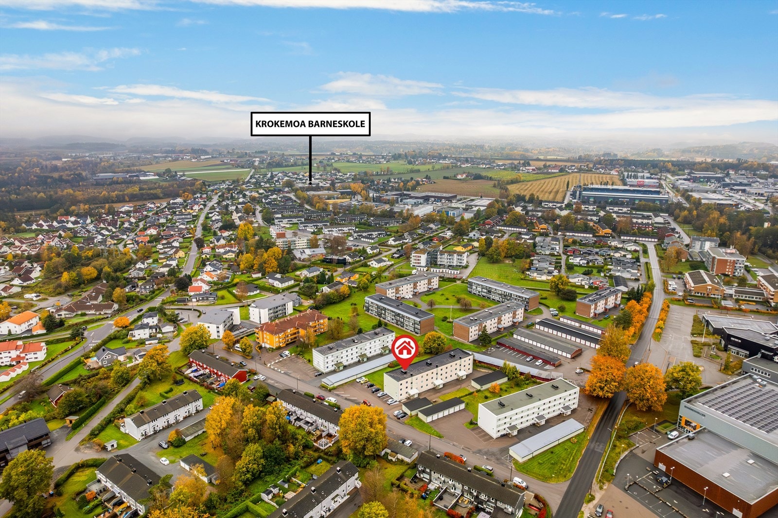 Leiligheten ligger fint til i et sentralt område med gangavstand til det du måtte trenge i hverdagen. Galleribilde