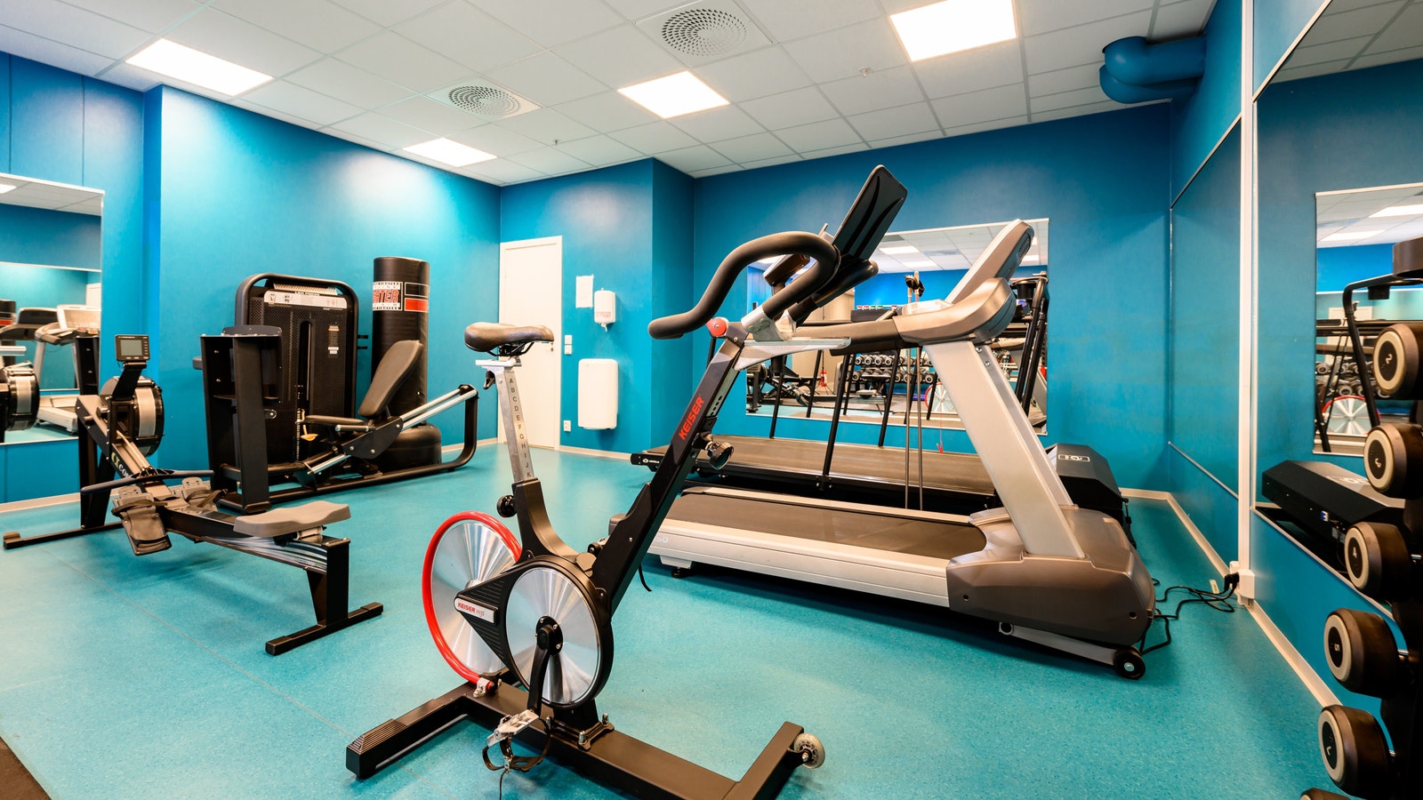 Velutstyrt treningsrom for byggets leietakere Galleribilde