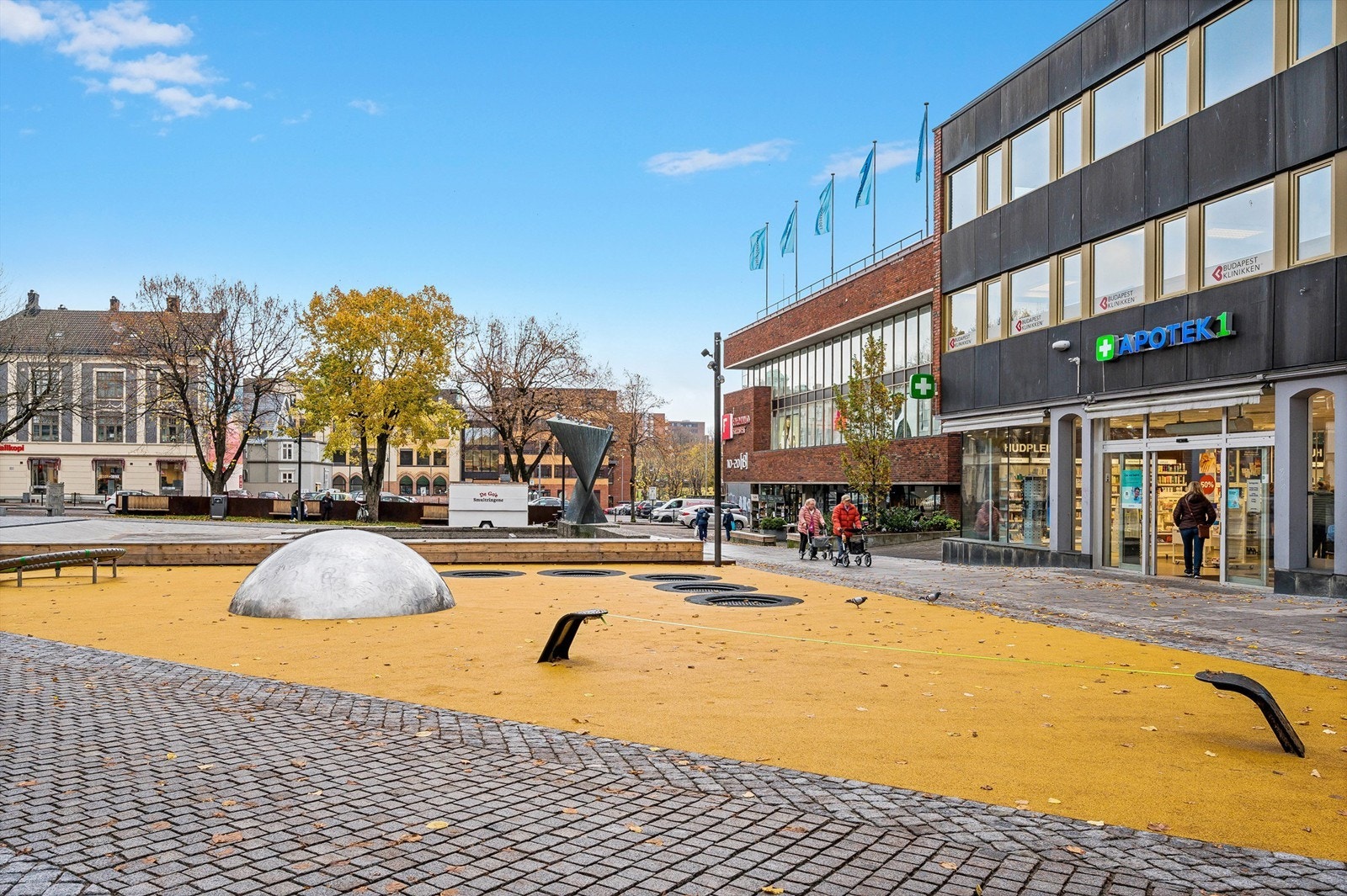 Farmandstredet i Tønsberg sentrum tilbyr en rekke utvalg av diverse butikker og caféer. Galleribilde